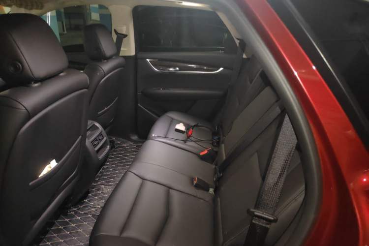 Used Cadillac XT5 2017 Anniversary Edition 25T Luxury Model Interior 4