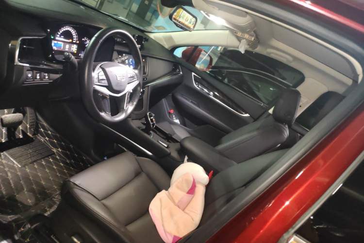 Used Cadillac XT5 2017 Anniversary Edition 25T Luxury Model Left Front Seat