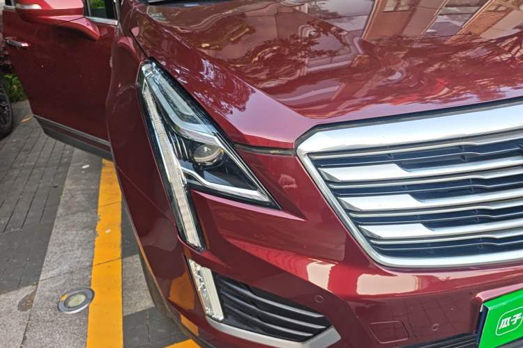Used Cadillac XT5 2017 Anniversary Edition 28T Four-Wheel Drive Luxury Model Right Front Headlight
