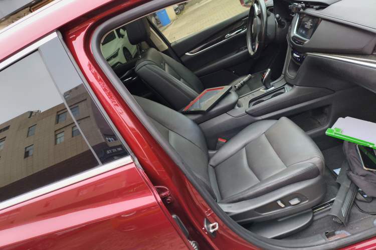 Used Cadillac XT5 2017 Anniversary Edition 25T Luxury Model Right Front Seat