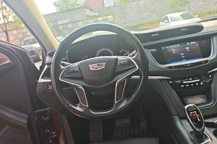 Used Cadillac XT5 2017 Anniversary Edition 28T Four-Wheel Drive Luxury Model Steering Wheel