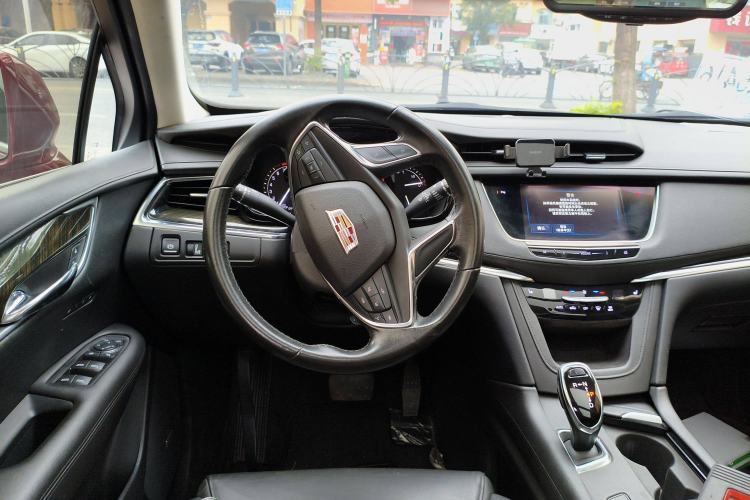 Used Cadillac XT5 2017 Anniversary Edition 25T Luxury Model Steering Wheel