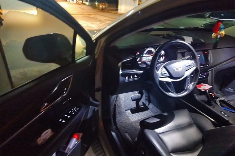 Used Cadillac XT5 2017 Anniversary Edition 25T Luxury Model Driver Seat