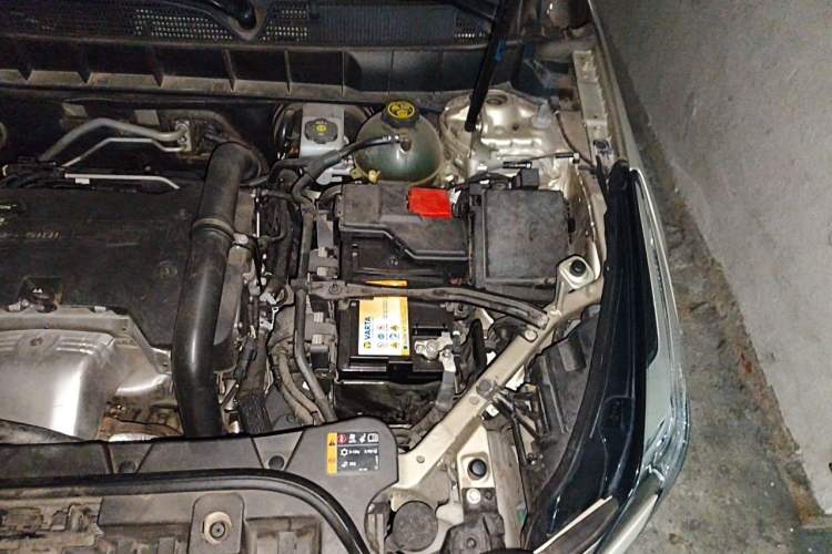 Used Cadillac XT5 2017 Anniversary Edition 25T Luxury Model Engine Bay Left