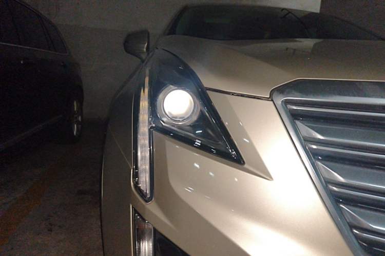 Used Cadillac XT5 2017 Anniversary Edition 25T Luxury Model Right Front Headlight