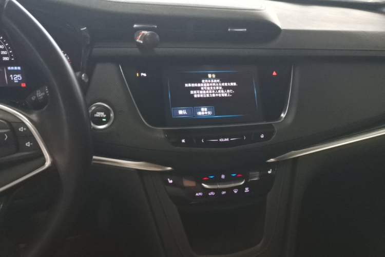 Used Cadillac XT5 2017 Anniversary Edition 25T Luxury Model Audio And AC Panel