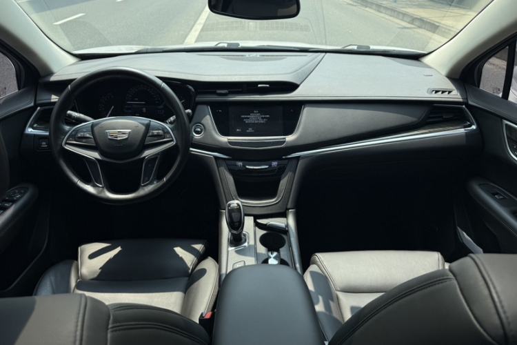 Used Cadillac XT5 2017 Anniversary Edition 28T Four-Wheel Drive Luxury Model Audio And AC Panel