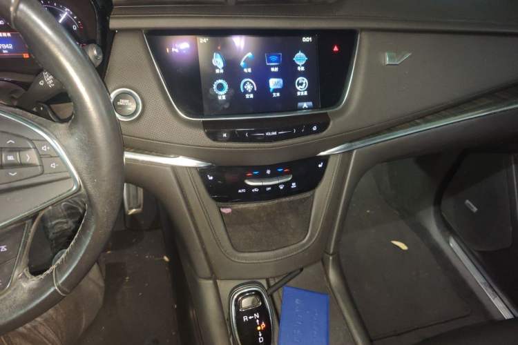Used Cadillac XT5 2017 Anniversary Edition 25T Luxury Model Audio And AC Panel