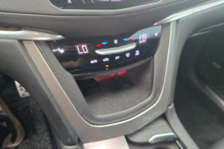 Used Cadillac XT5 2017 Anniversary Edition 28T Four-Wheel Drive Luxury Model Audio And AC Panel