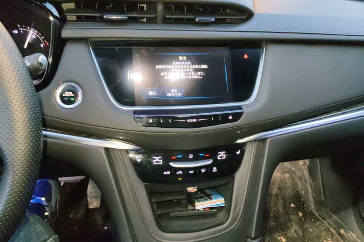 Used Cadillac XT5 2017 Anniversary Edition 28T Four-Wheel Drive Tech Model Audio And AC Panel