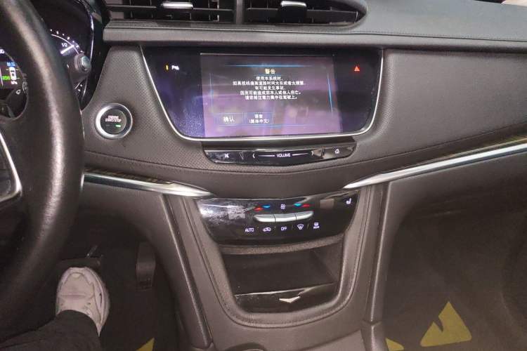 Used Cadillac XT5 2017 Anniversary Edition 25T Luxury Model Audio And AC Panel