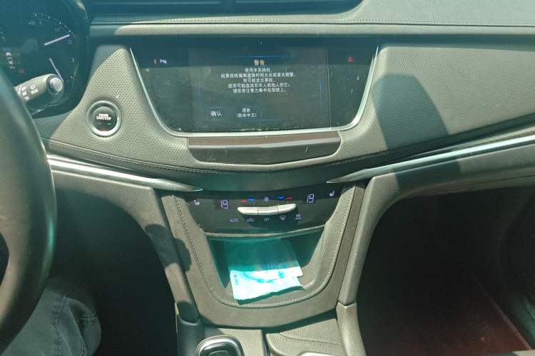 Used Cadillac XT5 2017 Anniversary Edition 28T Four-Wheel Drive Luxury Model Audio And AC Panel