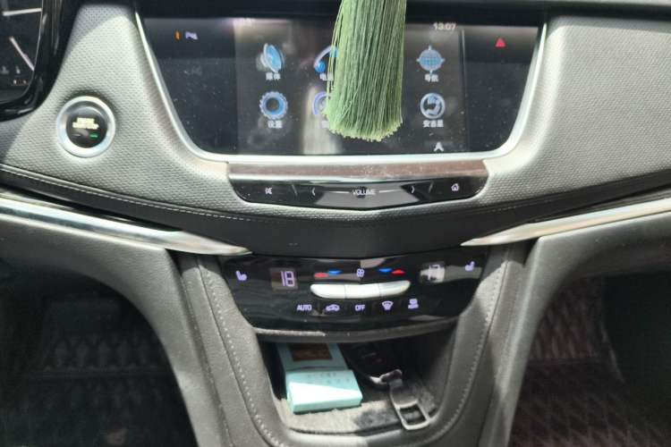 Used Cadillac XT5 2017 Anniversary Edition 25T Luxury Model Audio And AC Panel