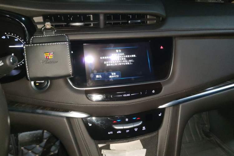 Used Cadillac XT5 2017 Anniversary Edition 25T Luxury Model Audio And AC Panel