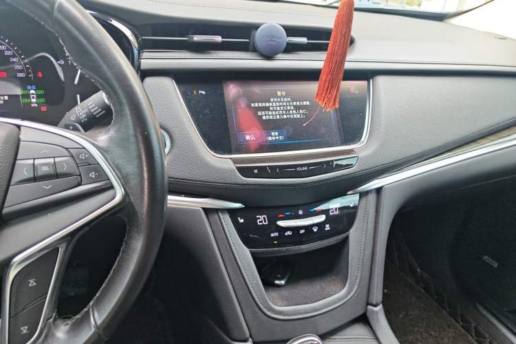 Used Cadillac XT5 2017 Anniversary Edition 28T Four-Wheel Drive Luxury Model Audio And AC Panel