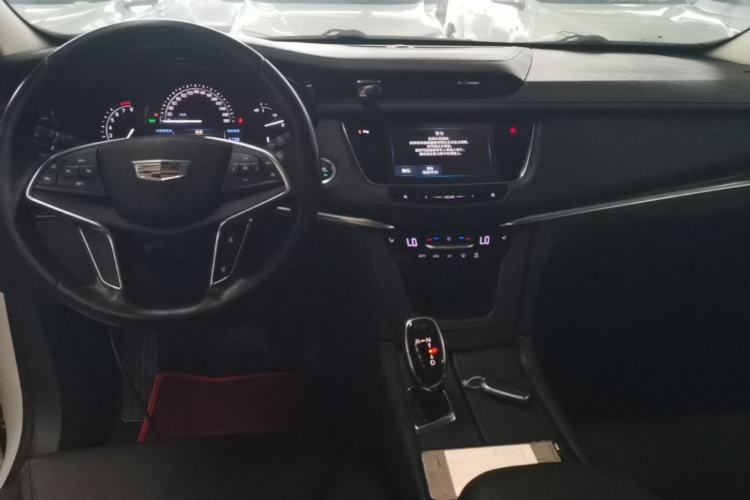 Used Cadillac XT5 2017 Anniversary Edition 25T Luxury Model Center Console