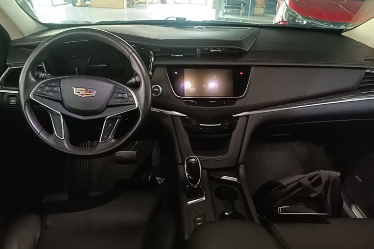 Used Cadillac XT5 2017 Anniversary Edition 28T Four-Wheel Drive Luxury Model Center Console