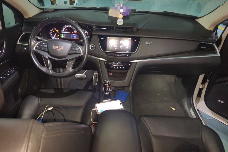 Used Cadillac XT5 2017 Anniversary Edition 25T Luxury Model Center Console