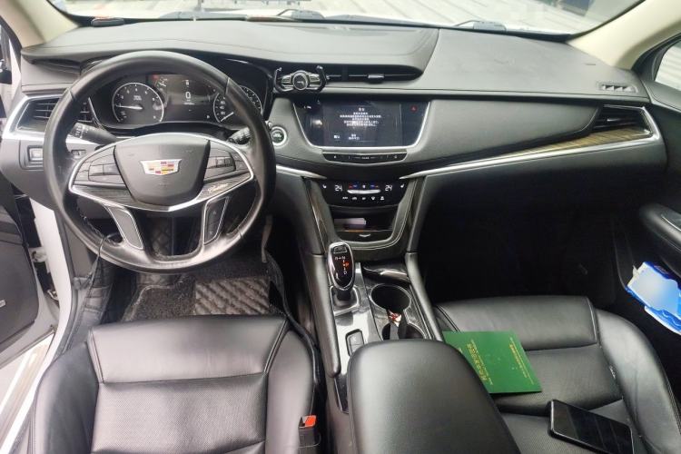 Used Cadillac XT5 2017 Anniversary Edition 25T Luxury Model Center Console