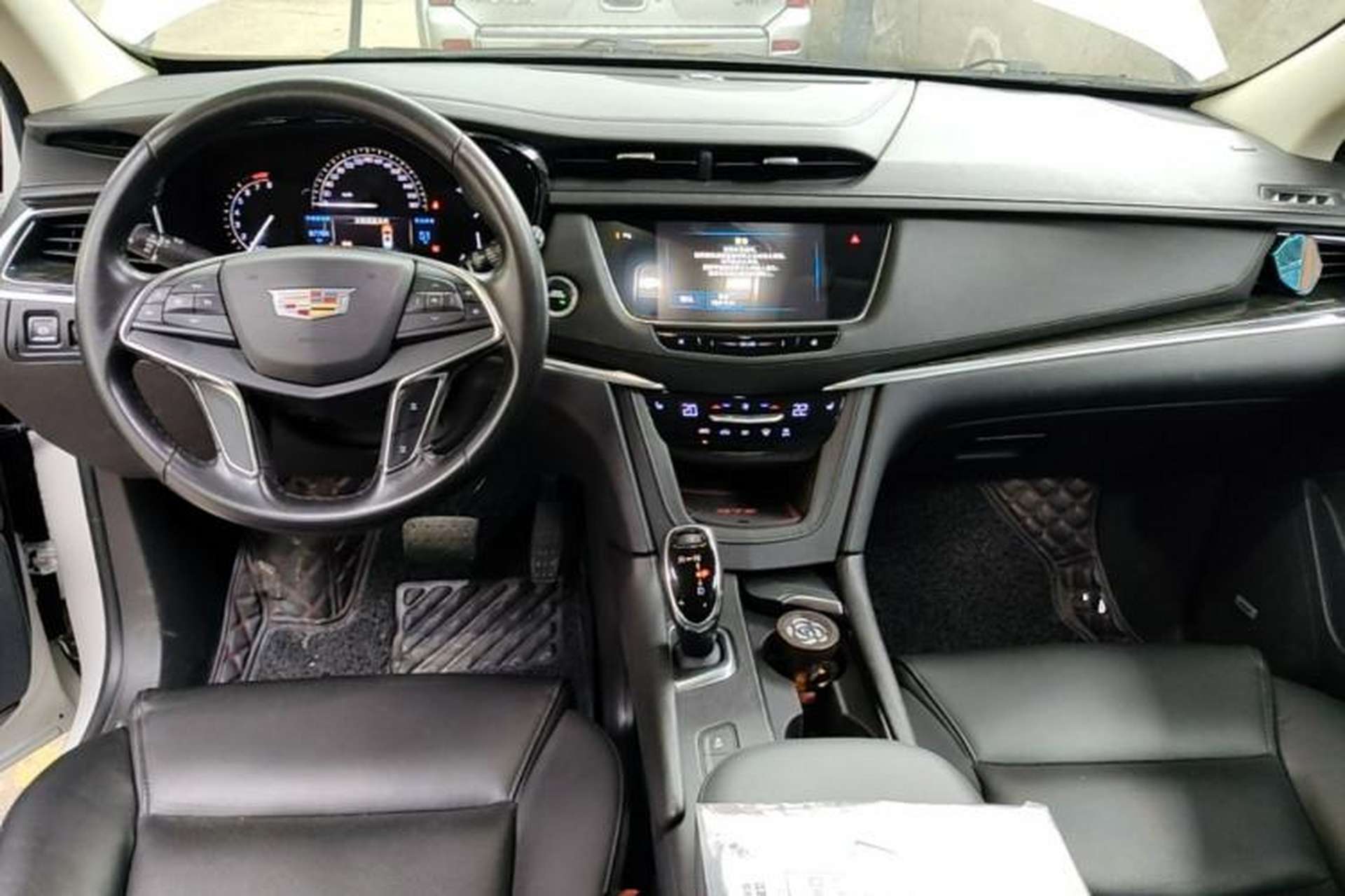 Used Cadillac XT5 2017 Anniversary Edition 25T Luxury Model Center Console