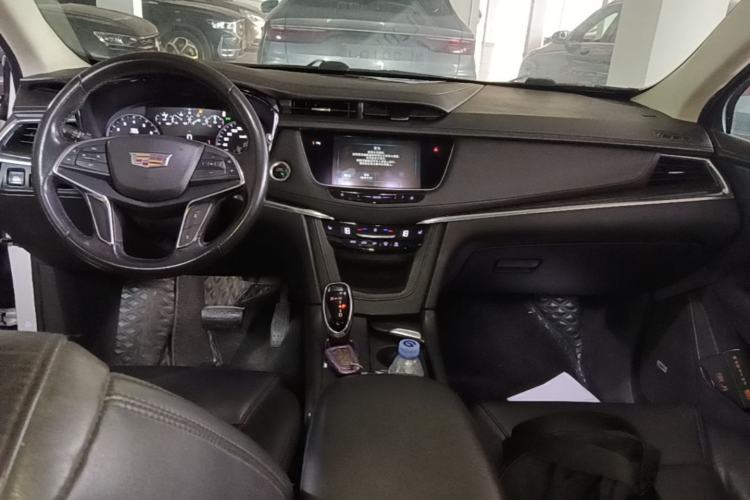 Used Cadillac XT5 2017 Anniversary Edition 28T Four-Wheel Drive Luxury Model Center Console