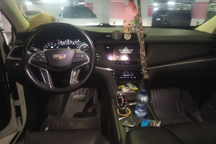 Used Cadillac XT5 2017 Anniversary Edition 28T Four-Wheel Drive Luxury Model Center Console