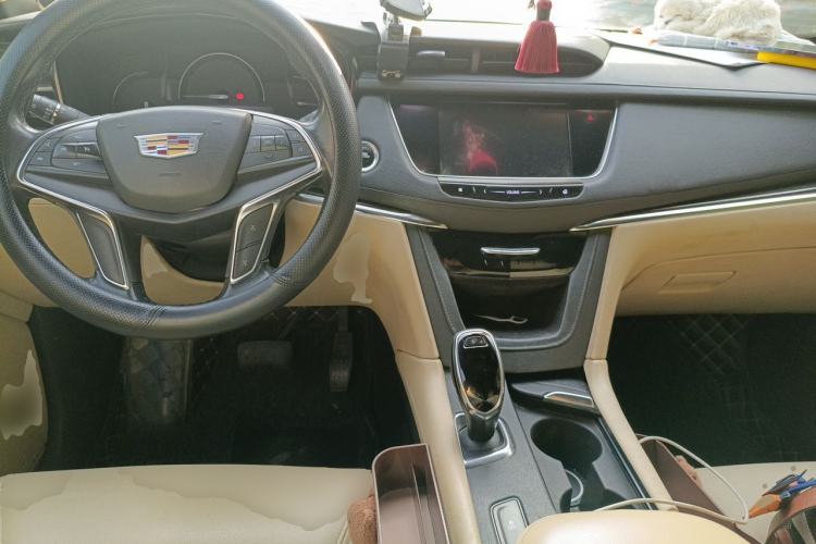 Used Cadillac XT5 2017 Anniversary Edition 25T Tech Model Center Console