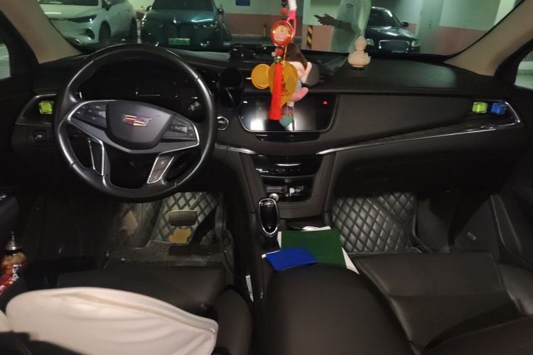Used Cadillac XT5 2017 Anniversary Edition 28T Four-Wheel Drive Luxury Model Center Console