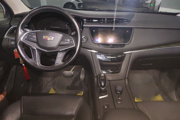 Used Cadillac XT5 2017 Anniversary Edition 25T Luxury Model Center Console