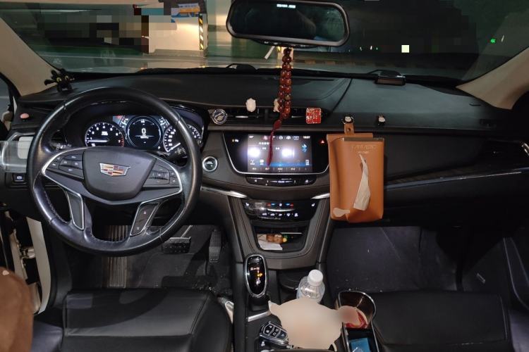 Used Cadillac XT5 2017 Anniversary Edition 25T Luxury Model Center Console