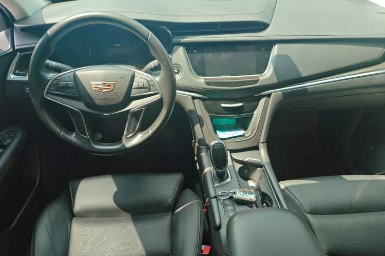 Used Cadillac XT5 2017 Anniversary Edition 28T Four-Wheel Drive Luxury Model Center Console