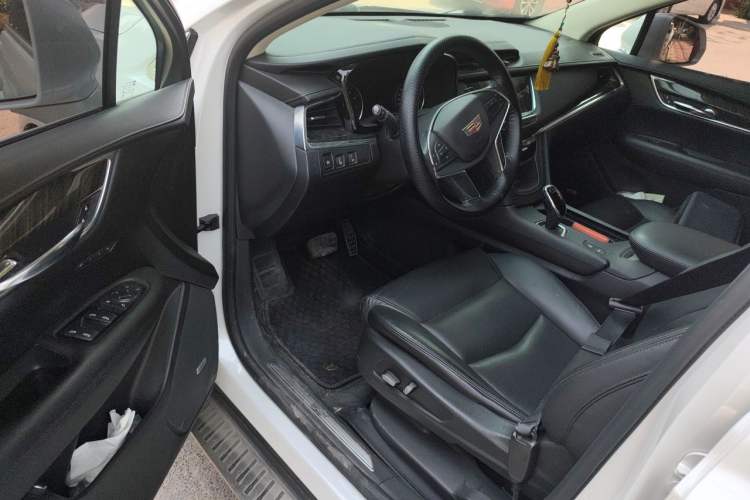 Used Cadillac XT5 2017 Anniversary Edition 25T Luxury Model Driver Seat