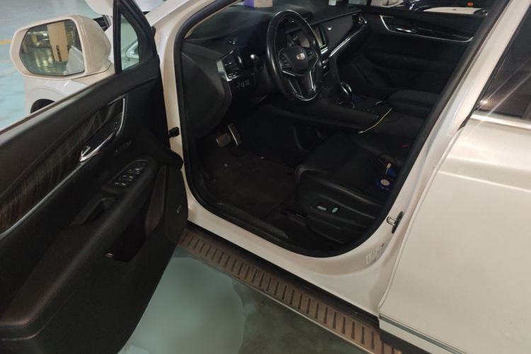 Used Cadillac XT5 2017 Anniversary Edition 25T Luxury Model Driver Seat