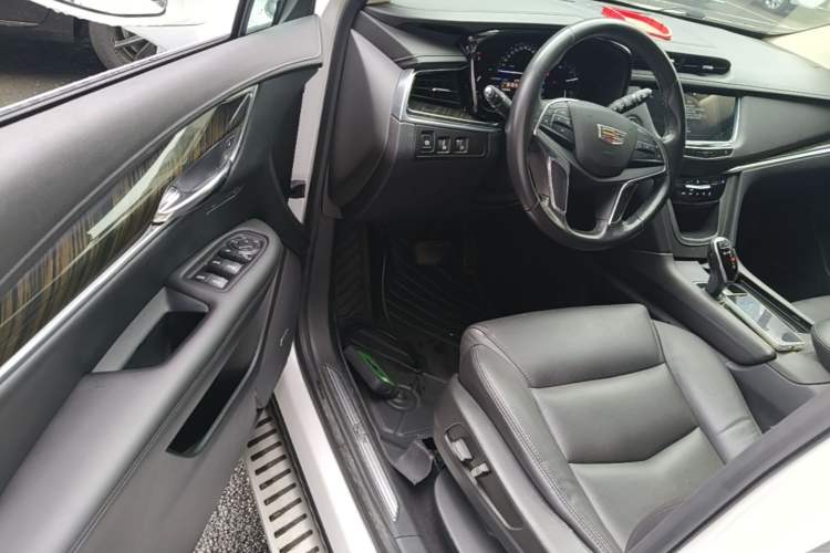 Used Cadillac XT5 2017 Anniversary Edition 25T Luxury Model Driver Seat