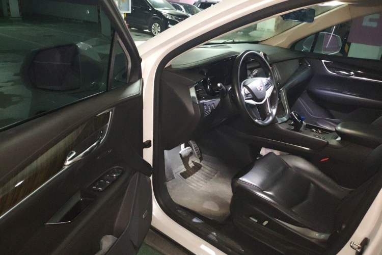Used Cadillac XT5 2017 Anniversary Edition 25T Luxury Model Driver Seat