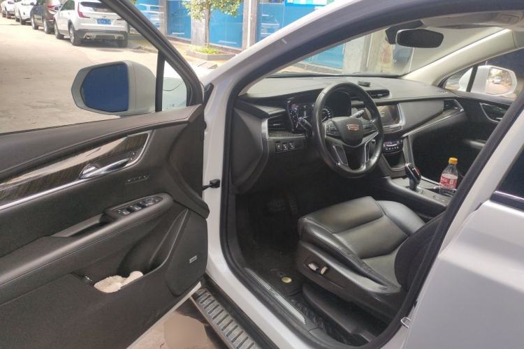 Used Cadillac XT5 2017 Anniversary Edition 25T Luxury Model Driver Seat
