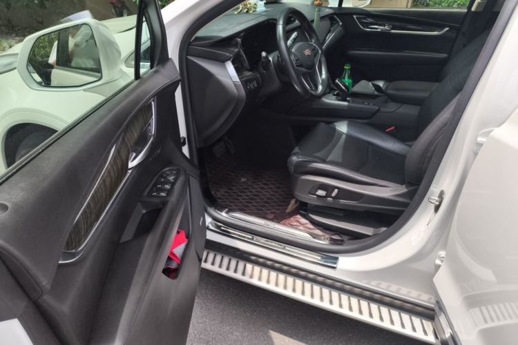 Used Cadillac XT5 2017 Anniversary Edition 25T Luxury Model Driver Seat