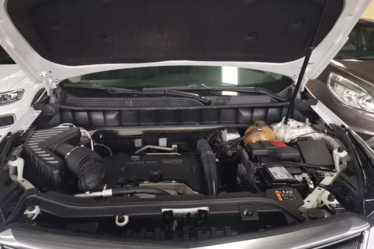 Used Cadillac XT5 2017 Anniversary Edition 25T Luxury Model Engine Bay