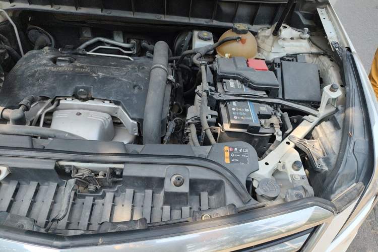 Used Cadillac XT5 2017 Anniversary Edition 25T Luxury Model Engine Bay Left