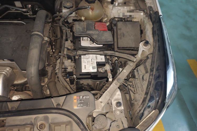 Used Cadillac XT5 2017 Anniversary Edition 25T Luxury Model Engine Bay Left