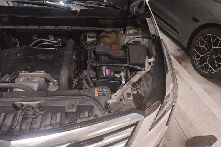 Used Cadillac XT5 2017 Anniversary Edition 25T Luxury Model Engine Bay Left