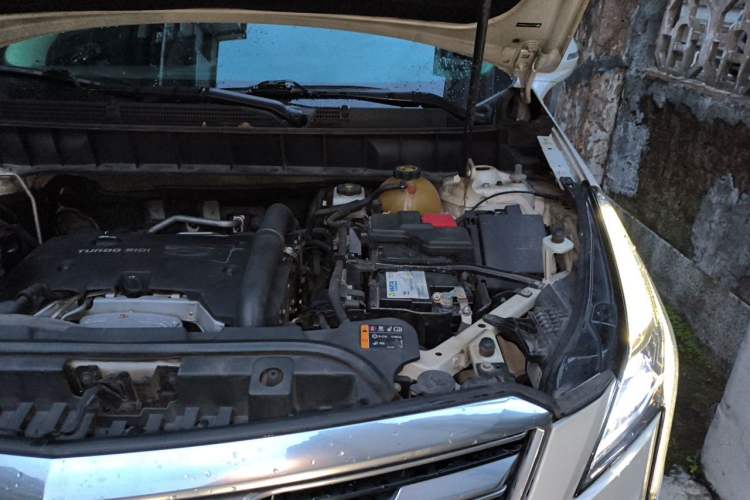 Used Cadillac XT5 2017 Anniversary Edition 28T Four-Wheel Drive Tech Model Engine Bay Left