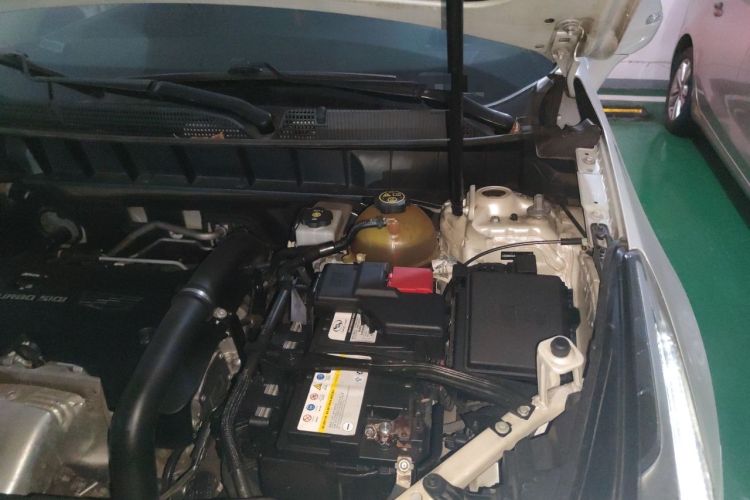 Used Cadillac XT5 2017 Anniversary Edition 25T Luxury Model Engine Bay Left