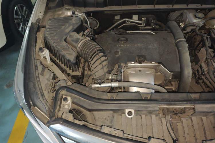 Used Cadillac XT5 2017 Anniversary Edition 25T Luxury Model Engine Bay Right