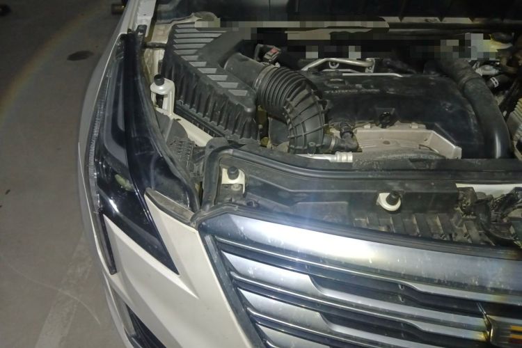 Used Cadillac XT5 2017 Anniversary Edition 28T Four-Wheel Drive Luxury Model Engine Bay Right