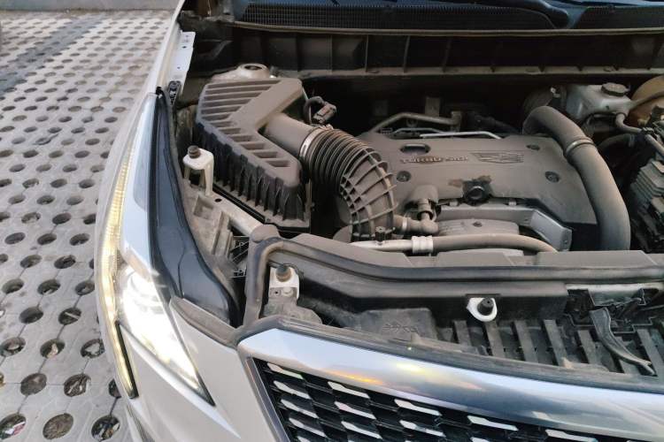 Used Cadillac XT5 2017 Anniversary Edition 28T Four-Wheel Drive Tech Model Engine Bay Right