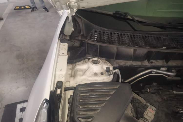 Used Cadillac XT5 2017 Anniversary Edition 28T Four-Wheel Drive Luxury Model Engine Bay Right