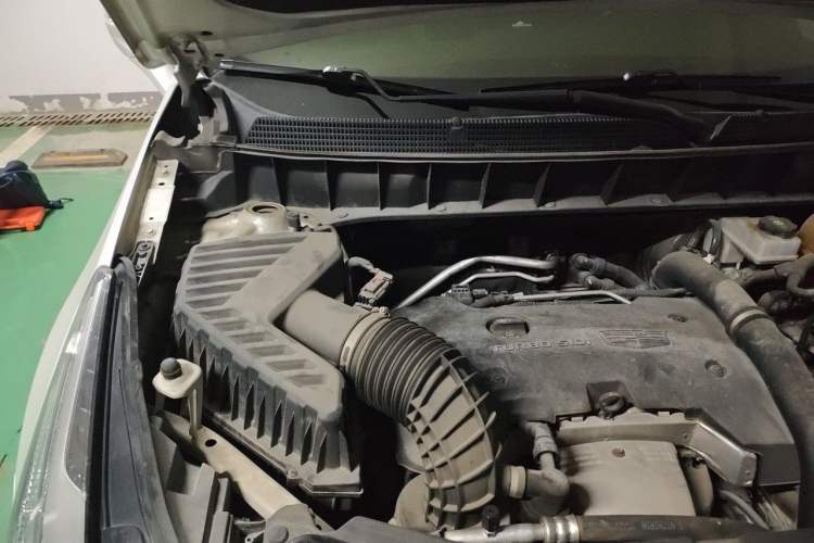 Used Cadillac XT5 2017 Anniversary Edition 25T Luxury Model Engine Bay Right