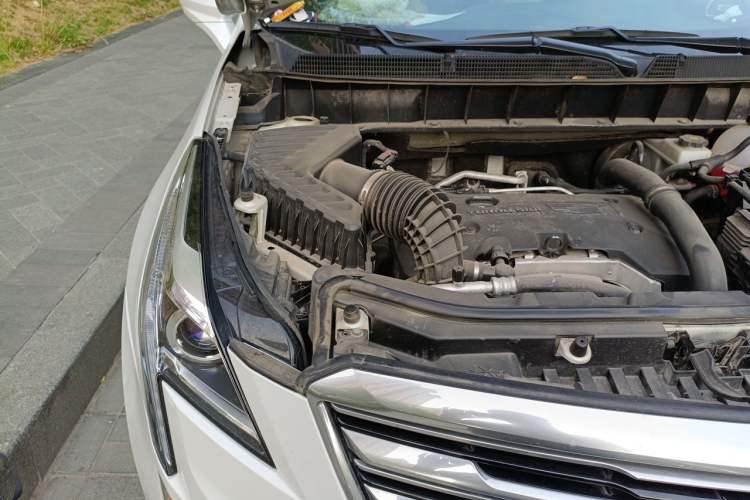 Used Cadillac XT5 2017 Anniversary Edition 25T Tech Model Engine Bay Right
