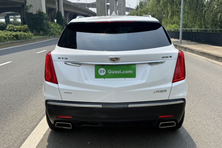 Used Cadillac XT5 2017 Anniversary Edition 28T Four-Wheel Drive Luxury Model Exterior 3